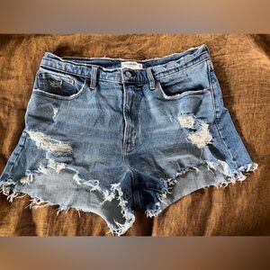 Abercrombie 3” Curve Love Mom Shorts